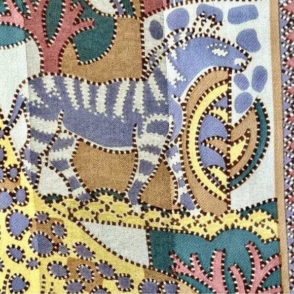 Flora and Fauna Scarf - Picture 6 of 7